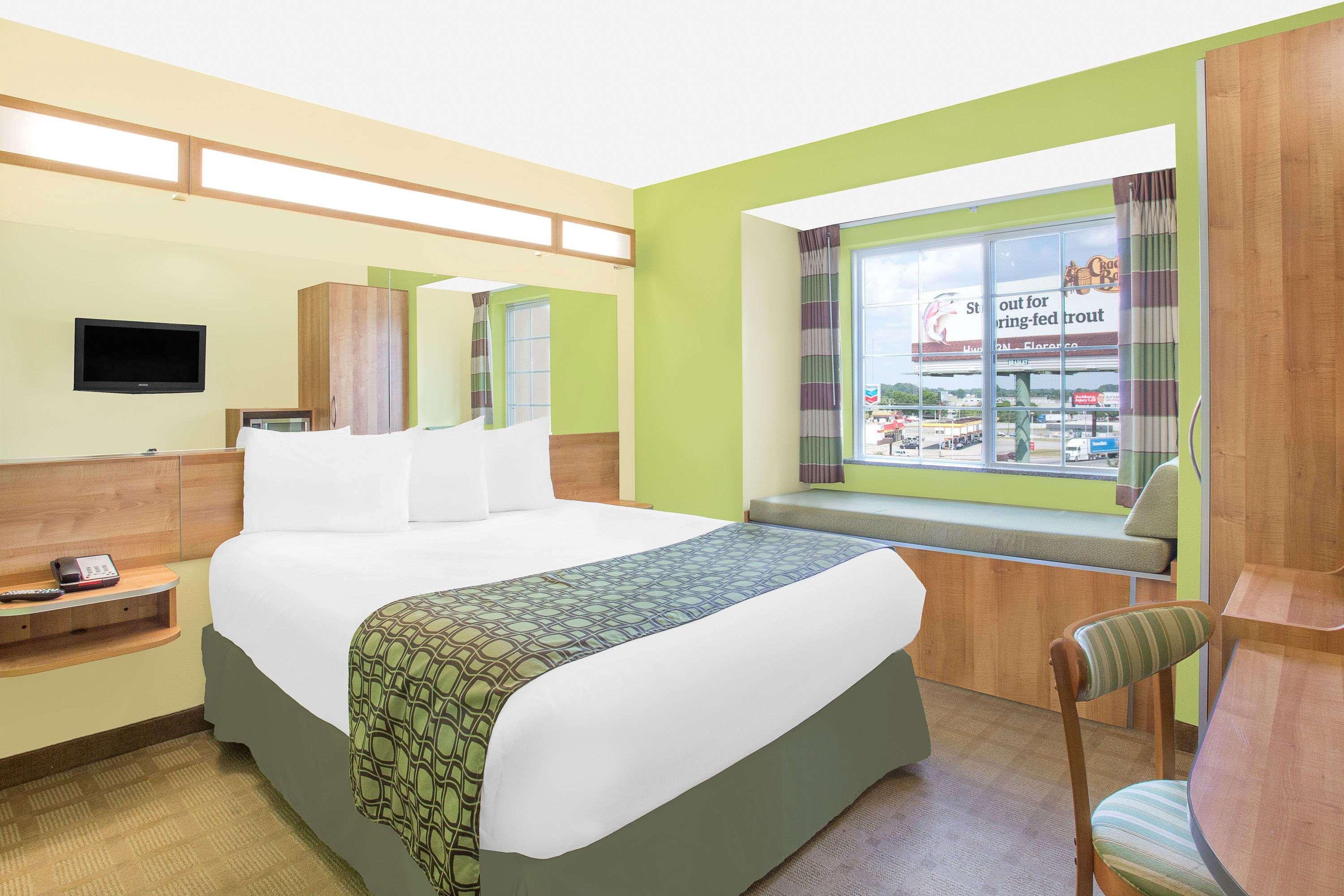 Microtel Inn & Suites By Wyndham Tuscumbia/Muscle Shoals Bagian luar foto