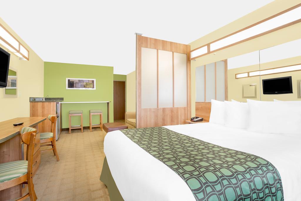 Microtel Inn & Suites By Wyndham Tuscumbia/Muscle Shoals Bagian luar foto