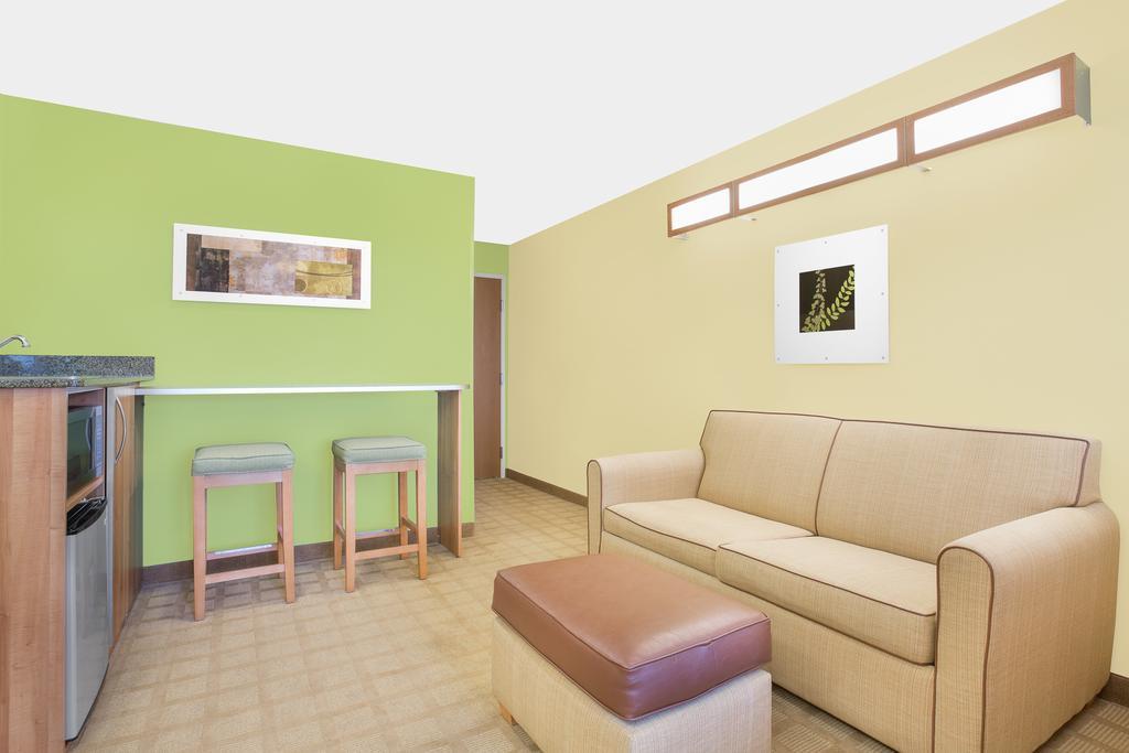 Microtel Inn & Suites By Wyndham Tuscumbia/Muscle Shoals Bagian luar foto