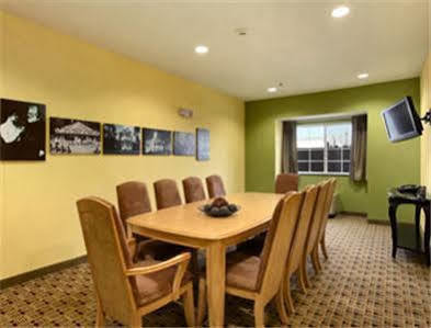 Microtel Inn & Suites By Wyndham Tuscumbia/Muscle Shoals Restoran foto